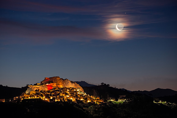 Earthshine Moon With Aureola and Mars Above Sperlinga