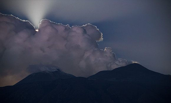 Lunar Rays During Mount Etna Eruption 16_9