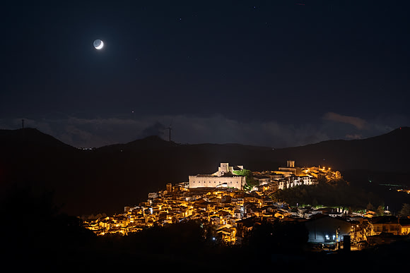 Moon Jupiter Castor and Pollux Aligment Above Montalbano Elicona