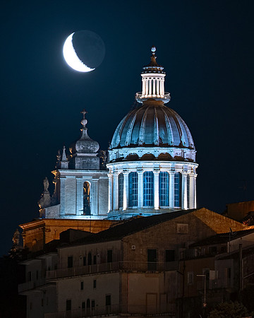 Earthshine Moon Above Ragusa Ibla 4-5