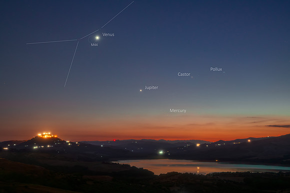 M44 Venus Jupiter and Mercury Above Lake Pozzillo Caption