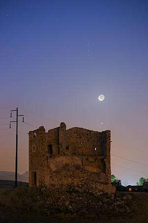 Alignment between Venus, the Ash Moon and the Pleiades Above the Tower of Albospino