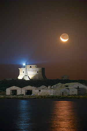 The Magic of the Moonrise on Portopalo Island