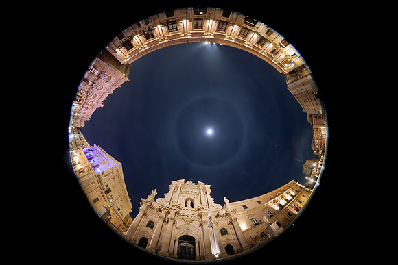 The Gaze of Saint Lucia on Piazza Duomo 4