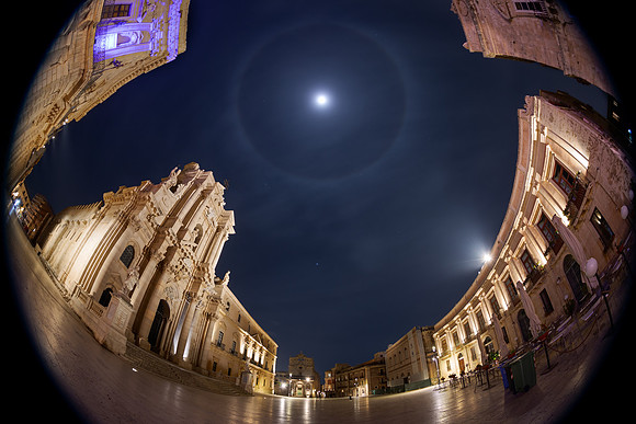 The Gaze of Saint Lucia on Piazza Duomo