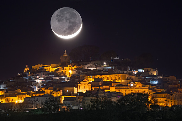 Tribute to Verga - Earthshine Moon over Vizzini