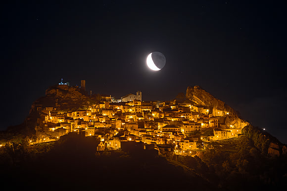 Capturing the Moonrise Over Sclafani Bagni
