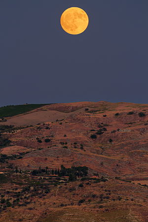 Ciaula Discovers the Moon - A Journey in the Footsteps of Pirandello 4