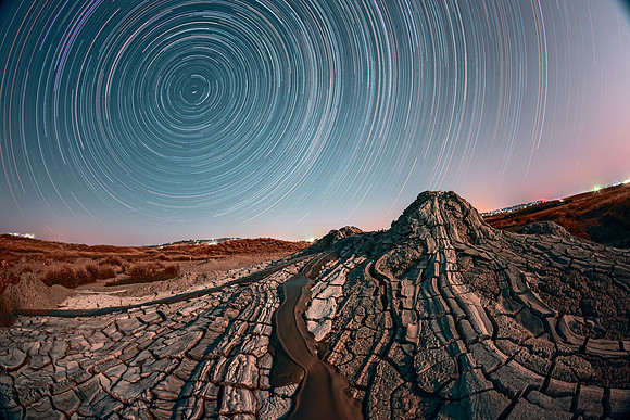 Whispers of the Earth - The Silent Volcanoes of Sicily Under The Stars