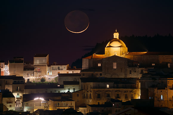 Siculiana Under The Moon - Magic and Light Of The Crescent Moon on 30 March