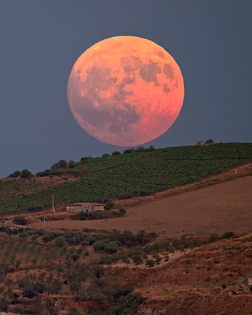 Ciaula Discovers the Moon - A Journey in the Footsteps of Pirandello 3 Crop